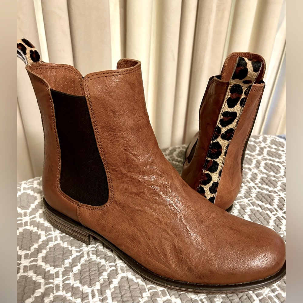 L’idea by Lori Jessy Chelsea Boots